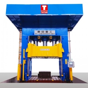 Prensa Hidráulica para Materiais Compósitos
